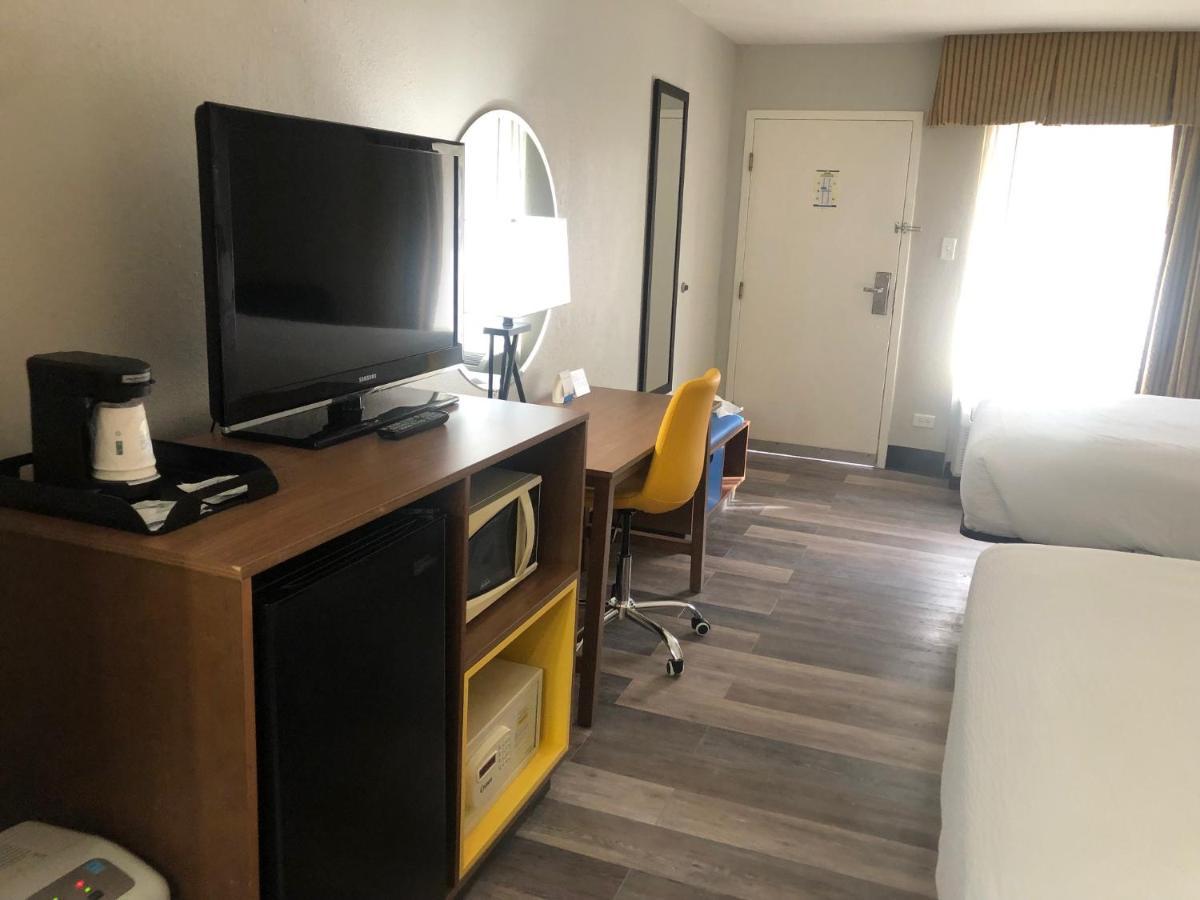 Days Inn By Wyndham Port Charlotte Town Center エクステリア 写真