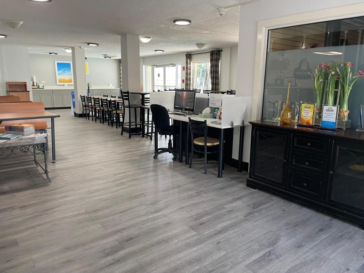 Days Inn By Wyndham Port Charlotte Town Center エクステリア 写真