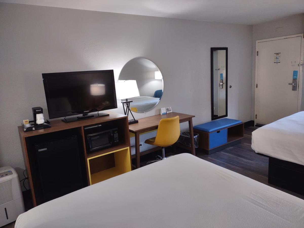 Days Inn By Wyndham Port Charlotte Town Center エクステリア 写真