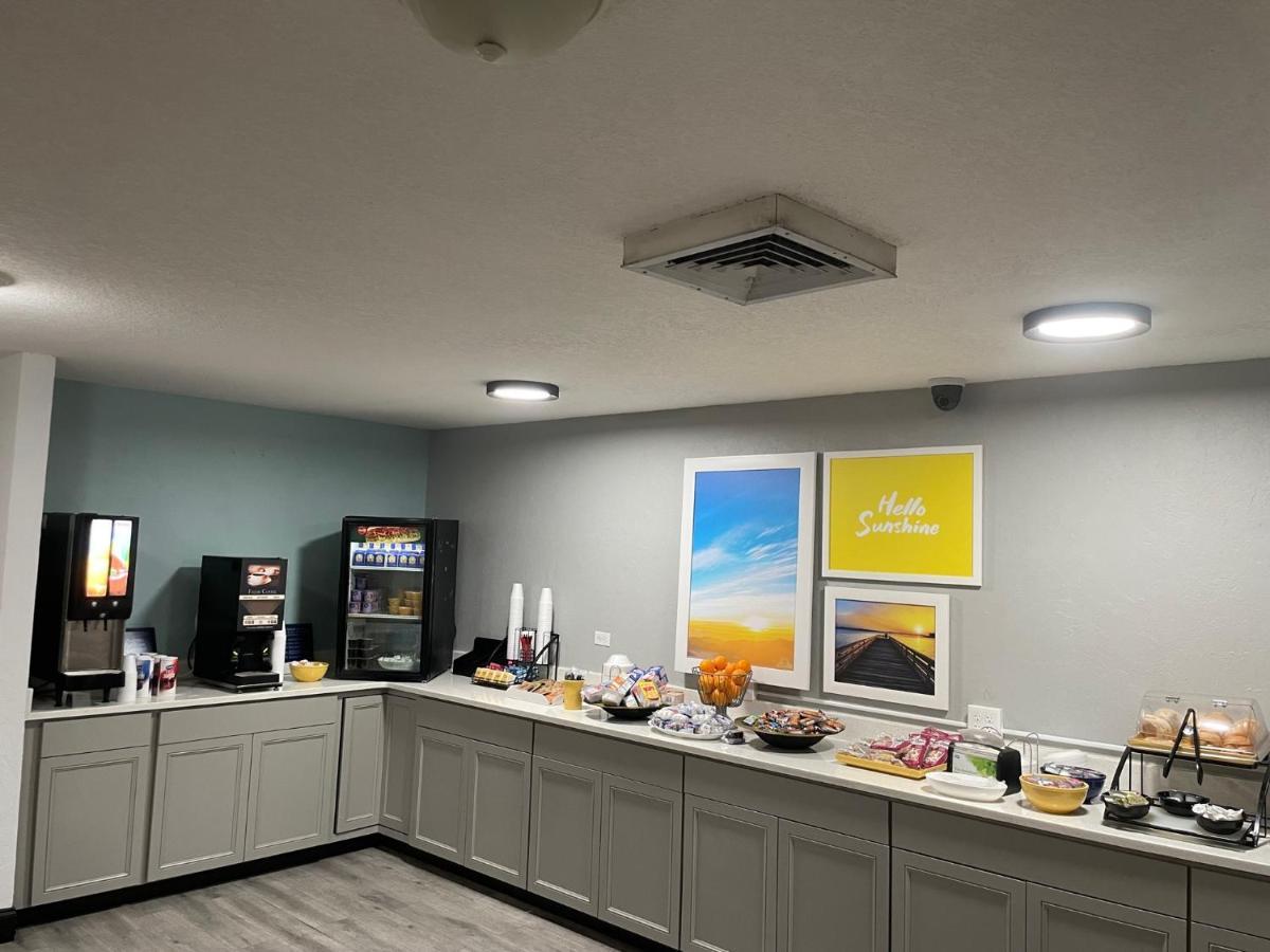 Days Inn By Wyndham Port Charlotte Town Center エクステリア 写真