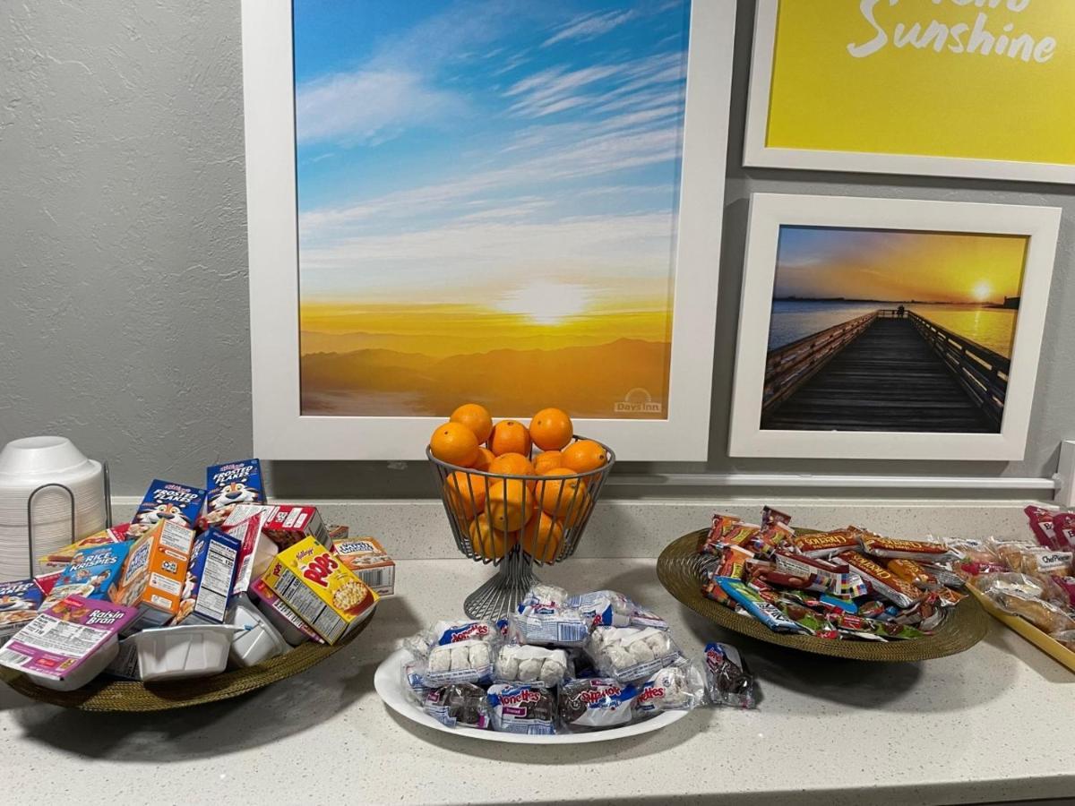 Days Inn By Wyndham Port Charlotte Town Center エクステリア 写真