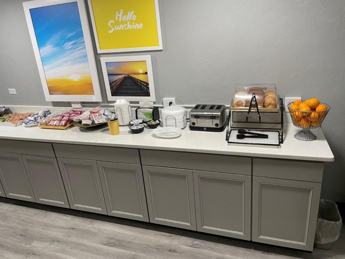 Days Inn By Wyndham Port Charlotte Town Center エクステリア 写真