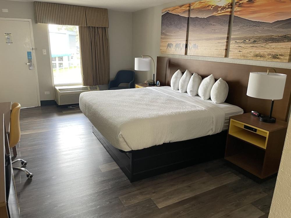 Days Inn By Wyndham Port Charlotte Town Center エクステリア 写真
