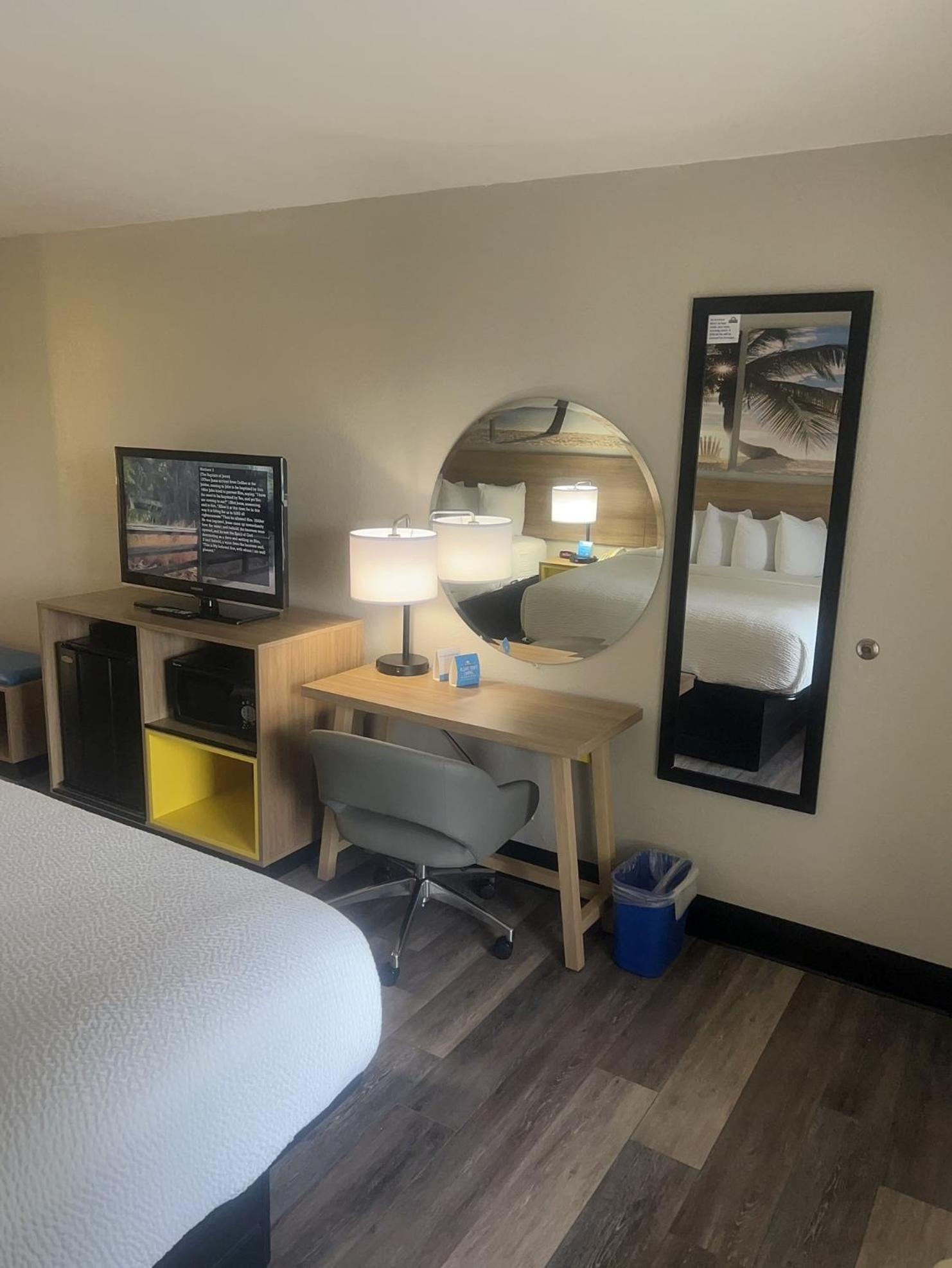 Days Inn By Wyndham Port Charlotte Town Center エクステリア 写真