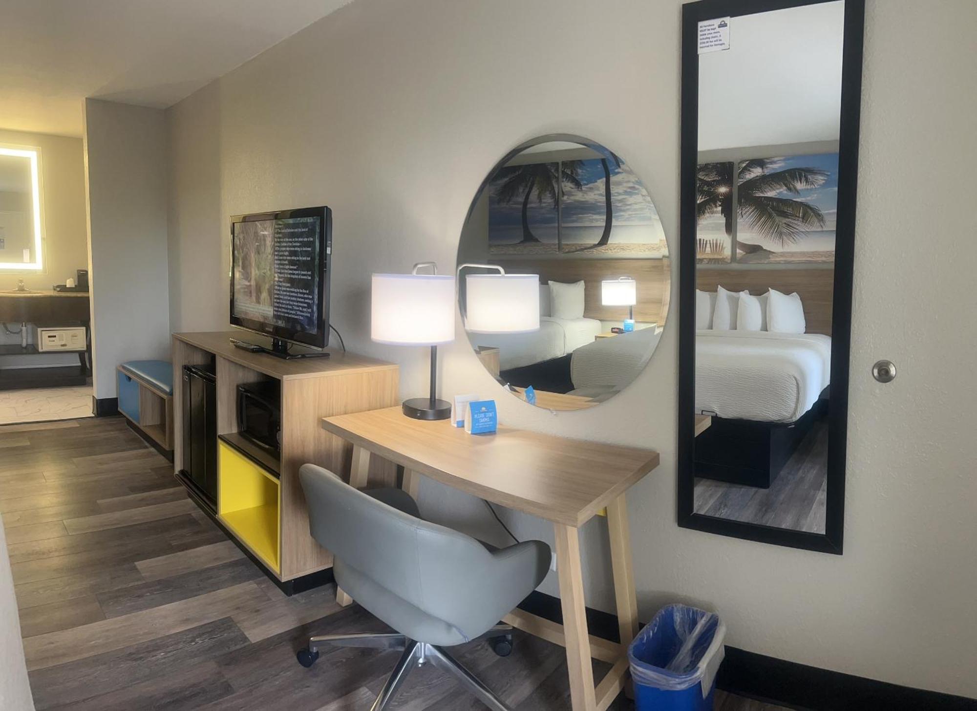 Days Inn By Wyndham Port Charlotte Town Center エクステリア 写真