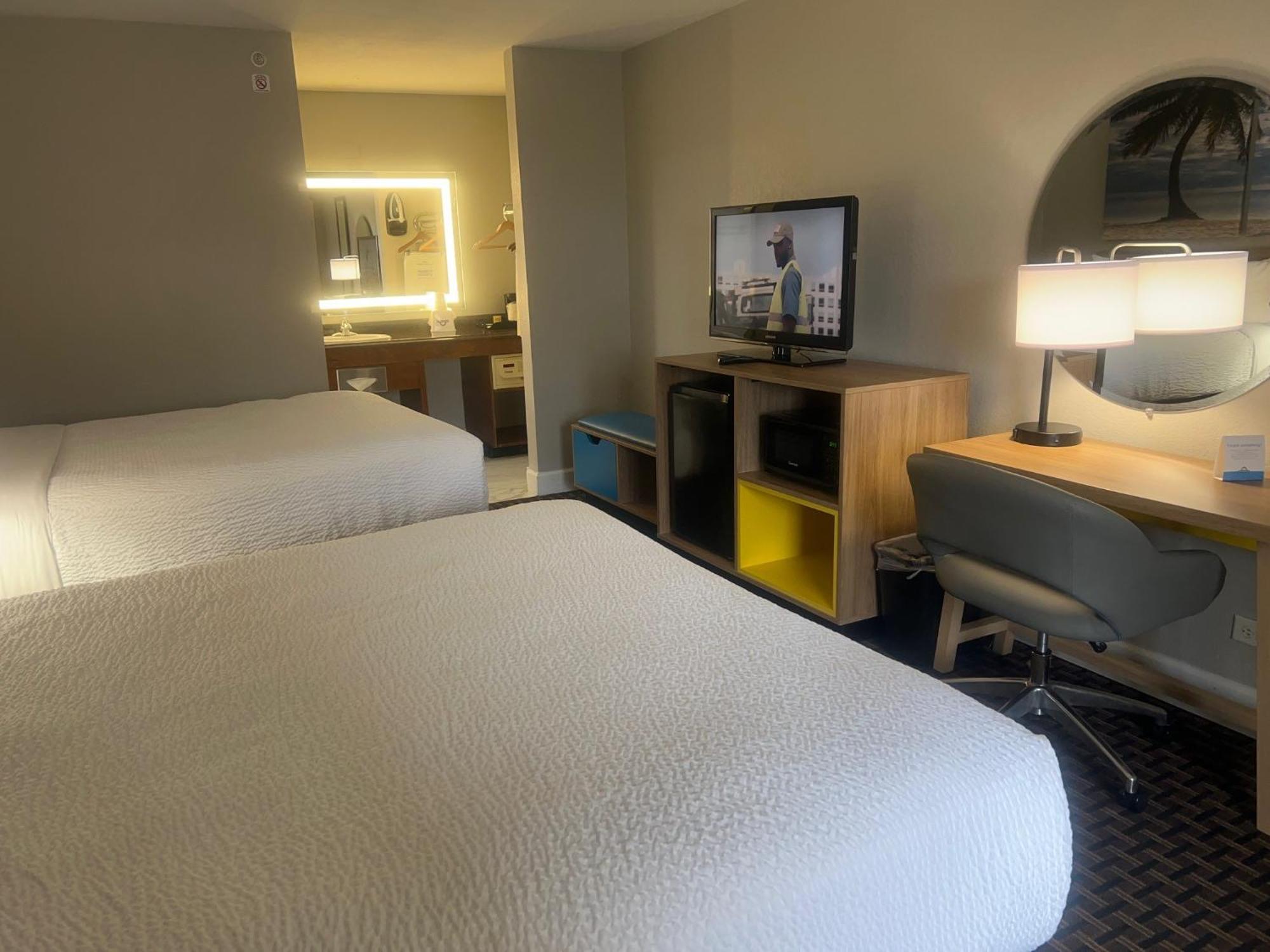 Days Inn By Wyndham Port Charlotte Town Center エクステリア 写真